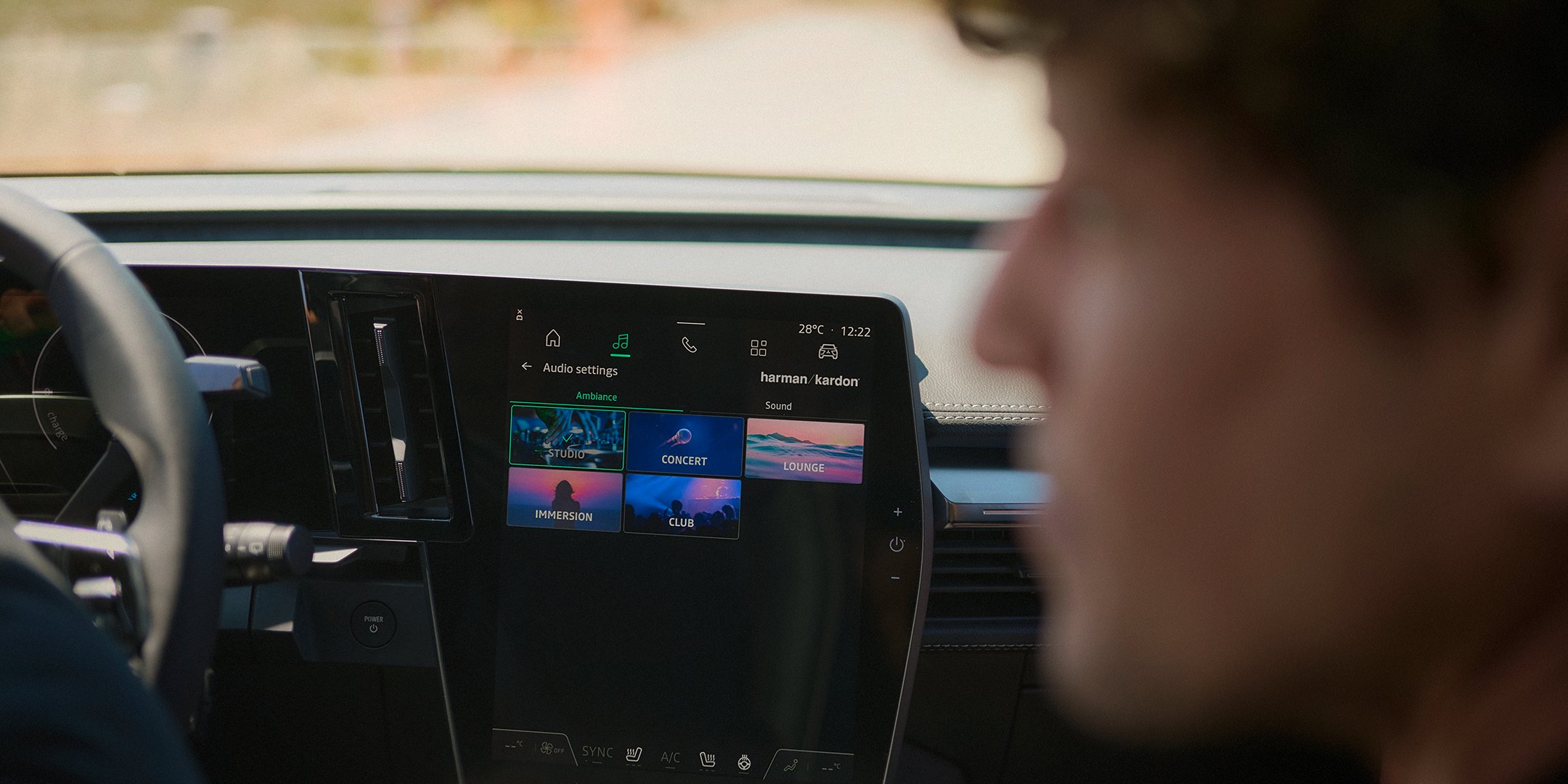 Nové Mitsubishi Eclipse Cross BEV - ozvučení Harman Kardon Preium Audio