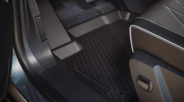 Nové Mitsubishi Eclipse Cross BEV: Sada gumových rohoží